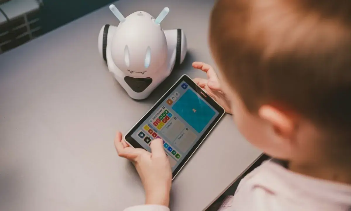 Navchalnyy robot Photon EDU
